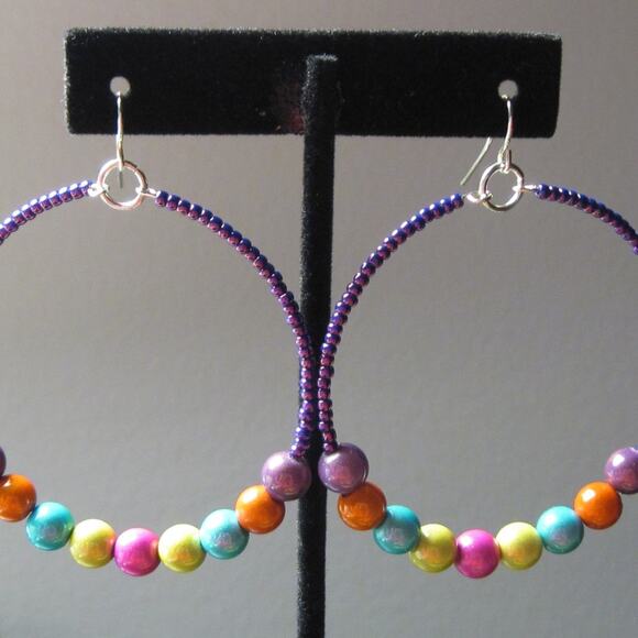 Rainbow beaded hoop earrings - Picture 7 of 7